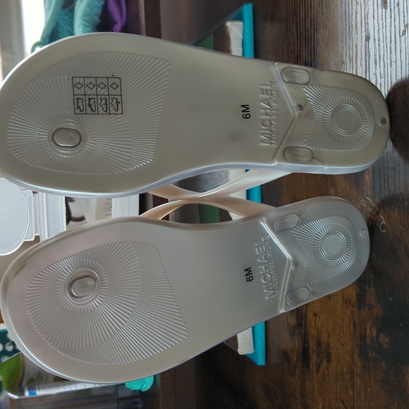 Michael Kors Flip Flops - Picture 4 of 4